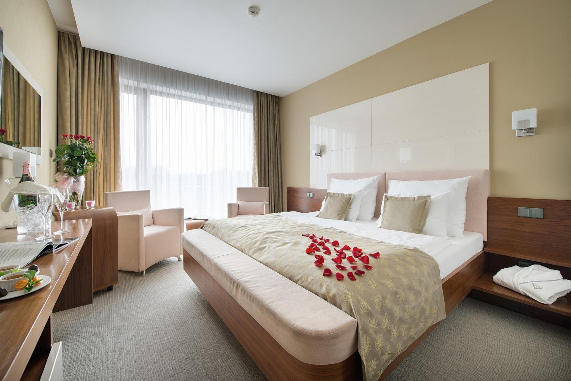 Wellness Hotel Diamant Глубока-над-Влтавой Экстерьер фото