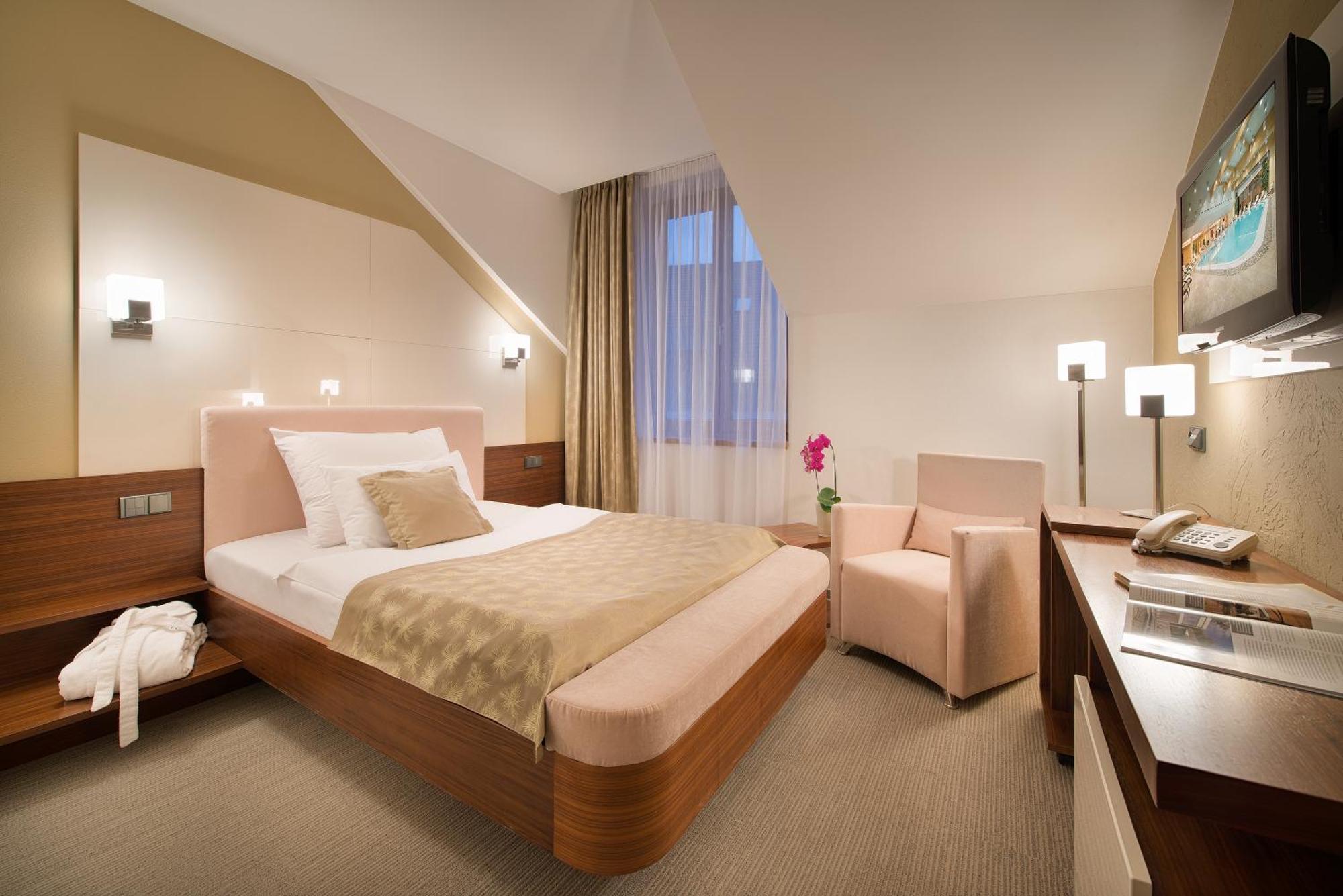 Wellness Hotel Diamant Глубока-над-Влтавой Экстерьер фото