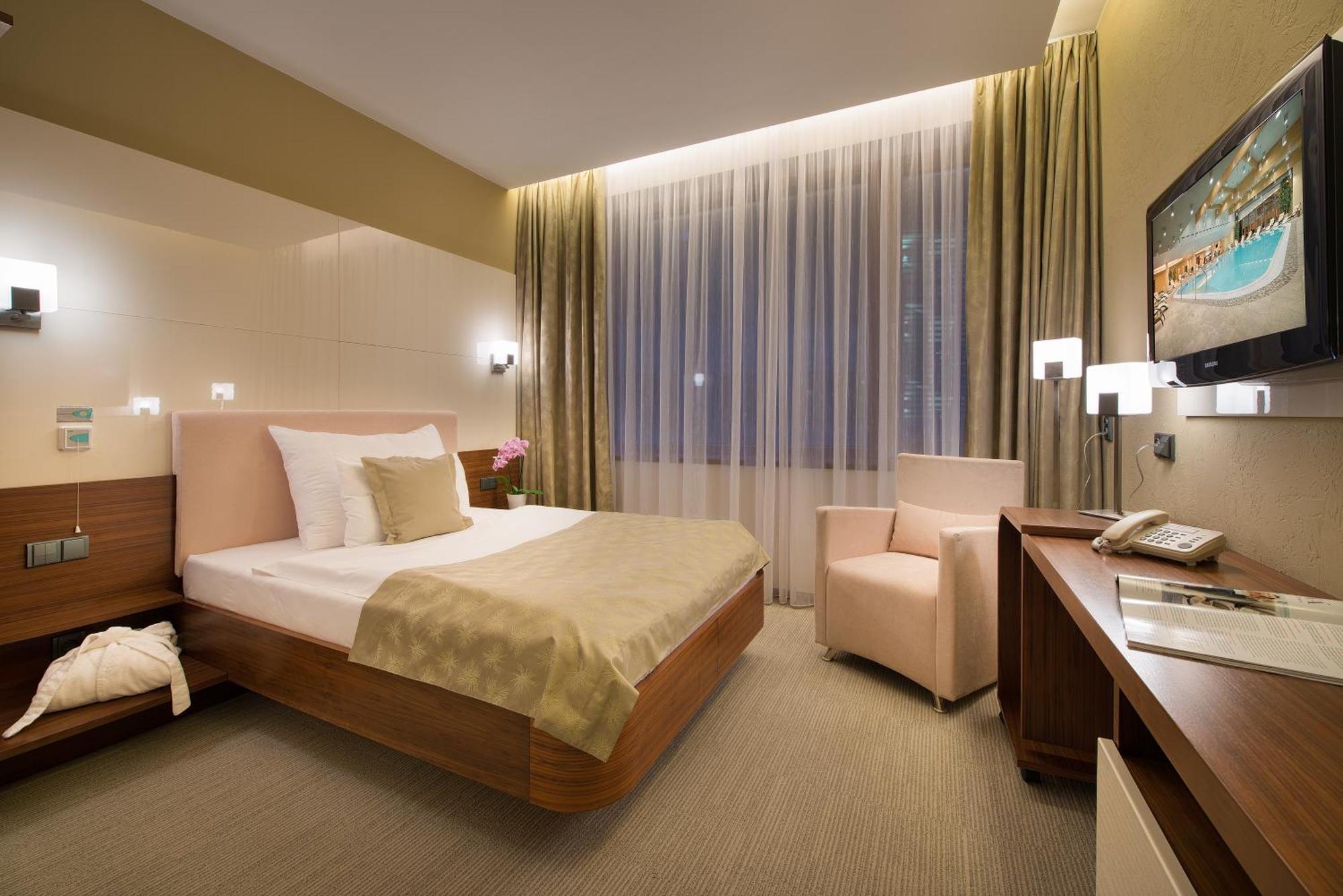 Wellness Hotel Diamant Глубока-над-Влтавой Экстерьер фото