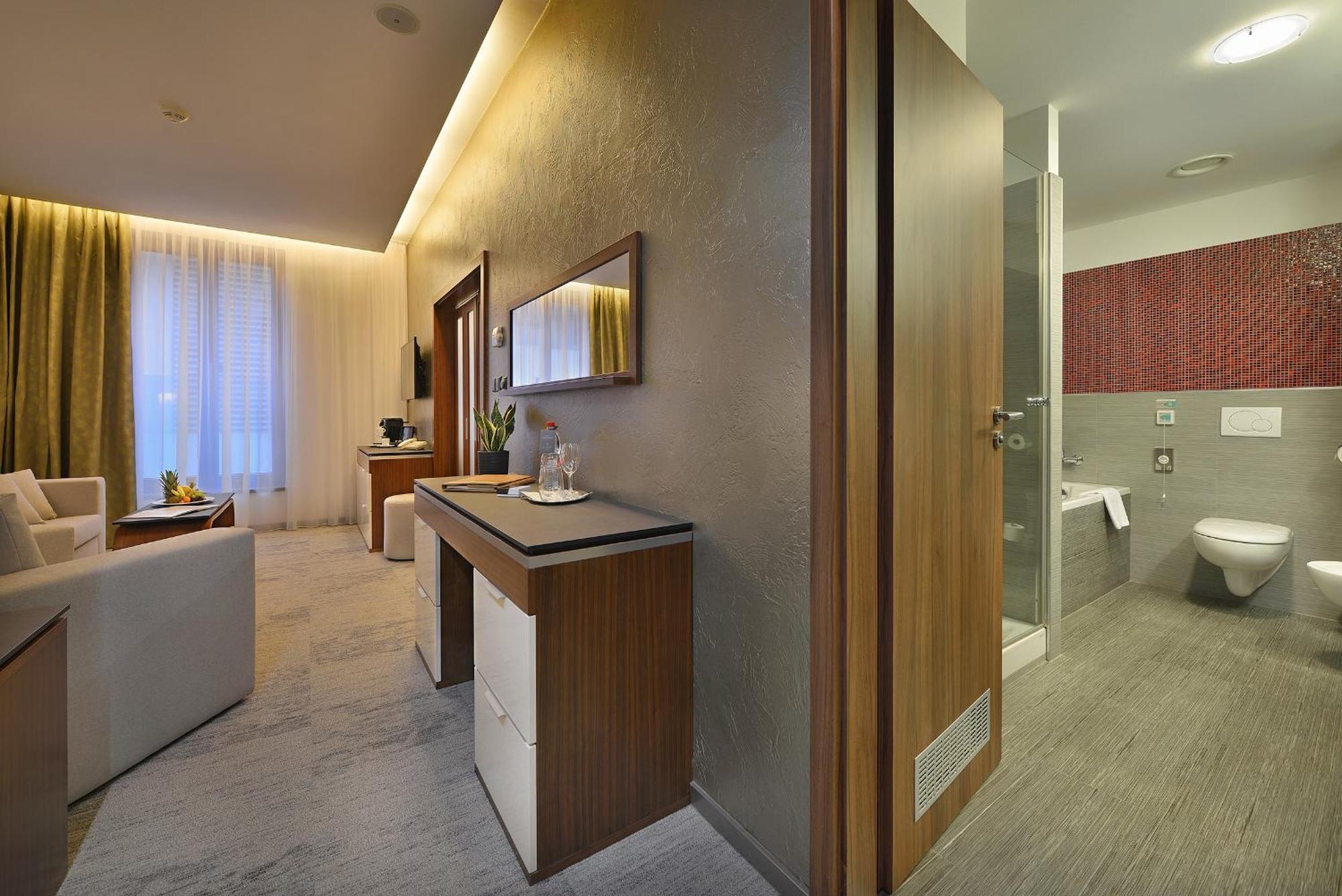 Wellness Hotel Diamant Глубока-над-Влтавой Экстерьер фото