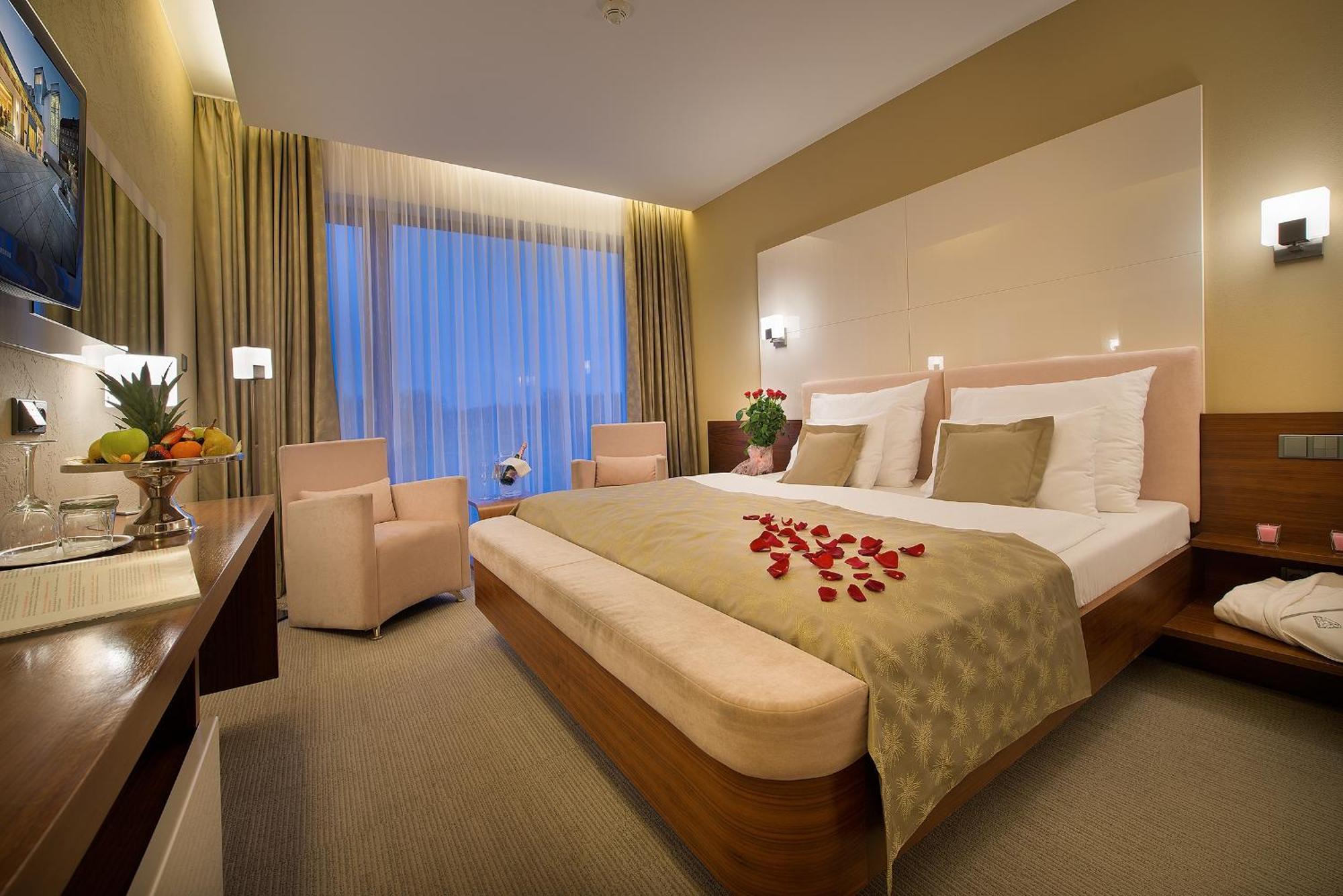 Wellness Hotel Diamant Глубока-над-Влтавой Экстерьер фото