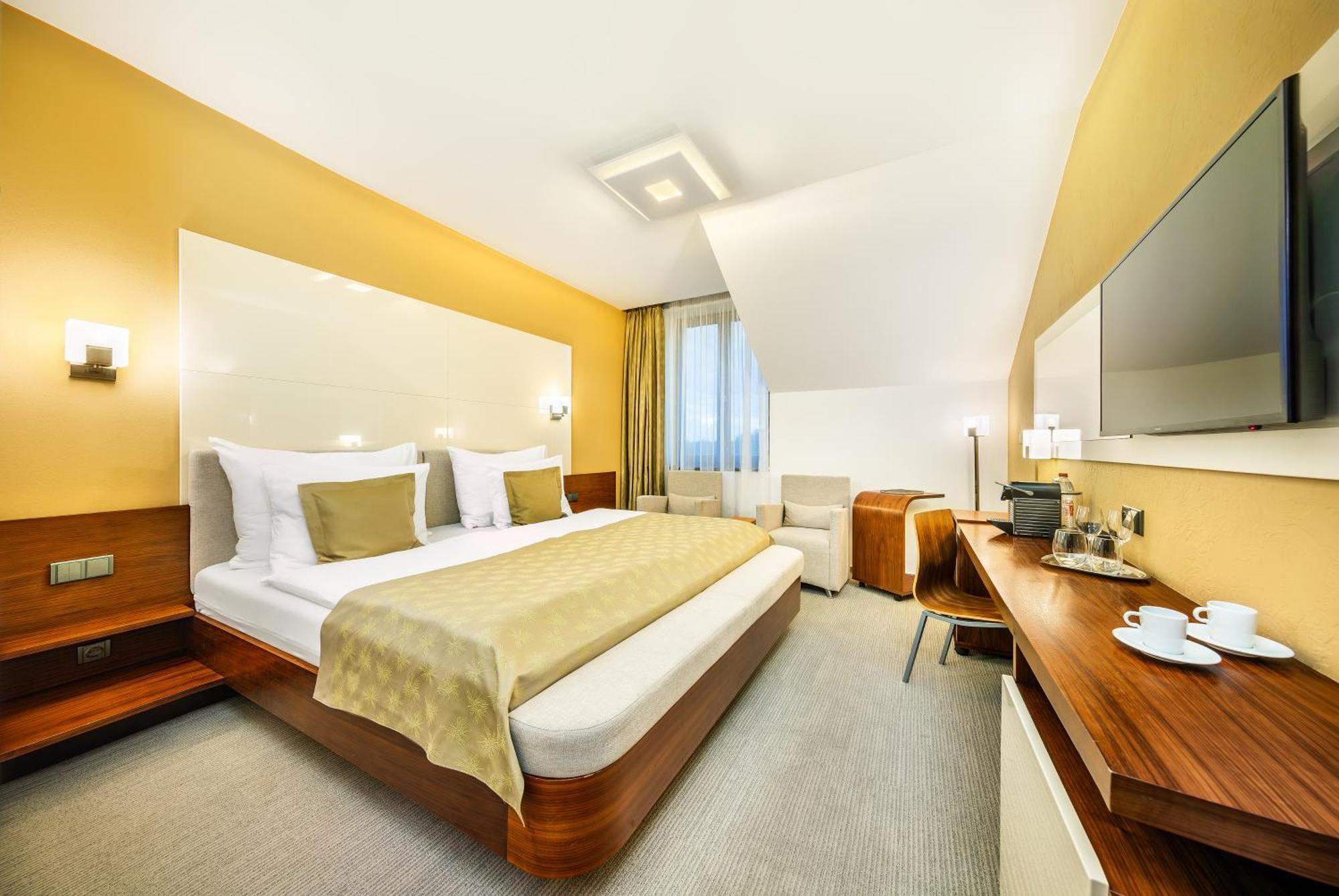 Wellness Hotel Diamant Глубока-над-Влтавой Экстерьер фото