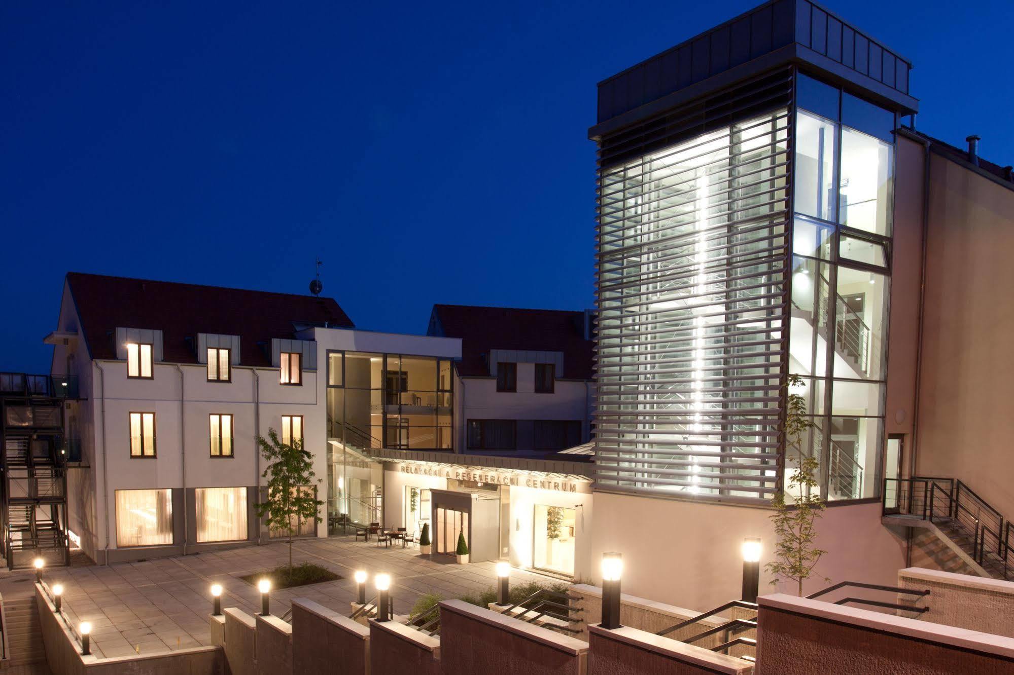 Wellness Hotel Diamant Глубока-над-Влтавой Экстерьер фото