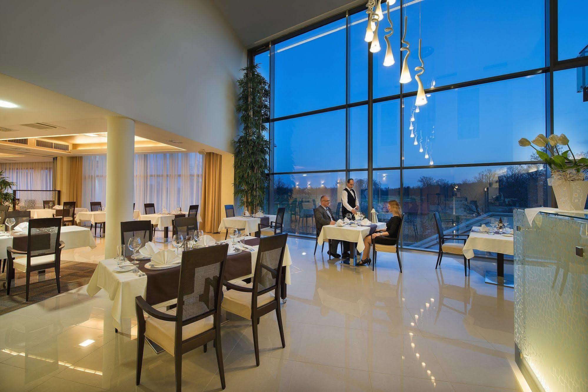Wellness Hotel Diamant Глубока-над-Влтавой Экстерьер фото