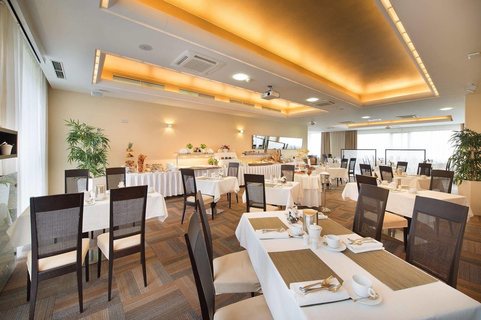 Wellness Hotel Diamant Глубока-над-Влтавой Экстерьер фото
