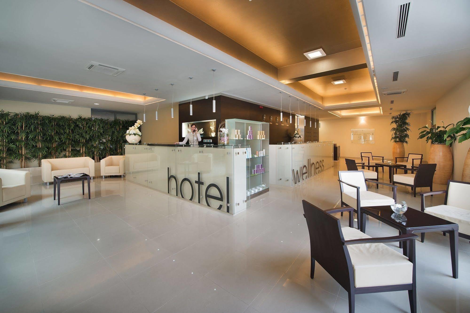 Wellness Hotel Diamant Глубока-над-Влтавой Экстерьер фото