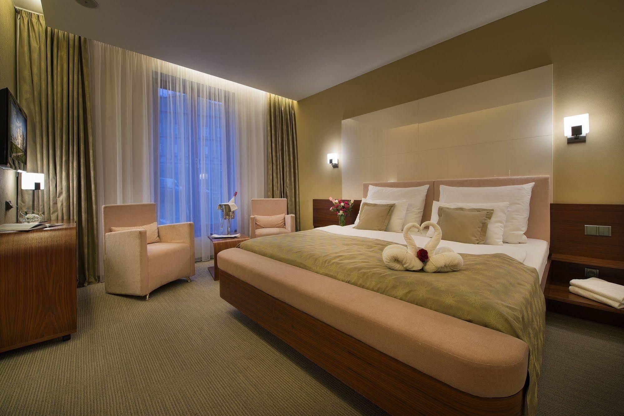 Wellness Hotel Diamant Глубока-над-Влтавой Экстерьер фото