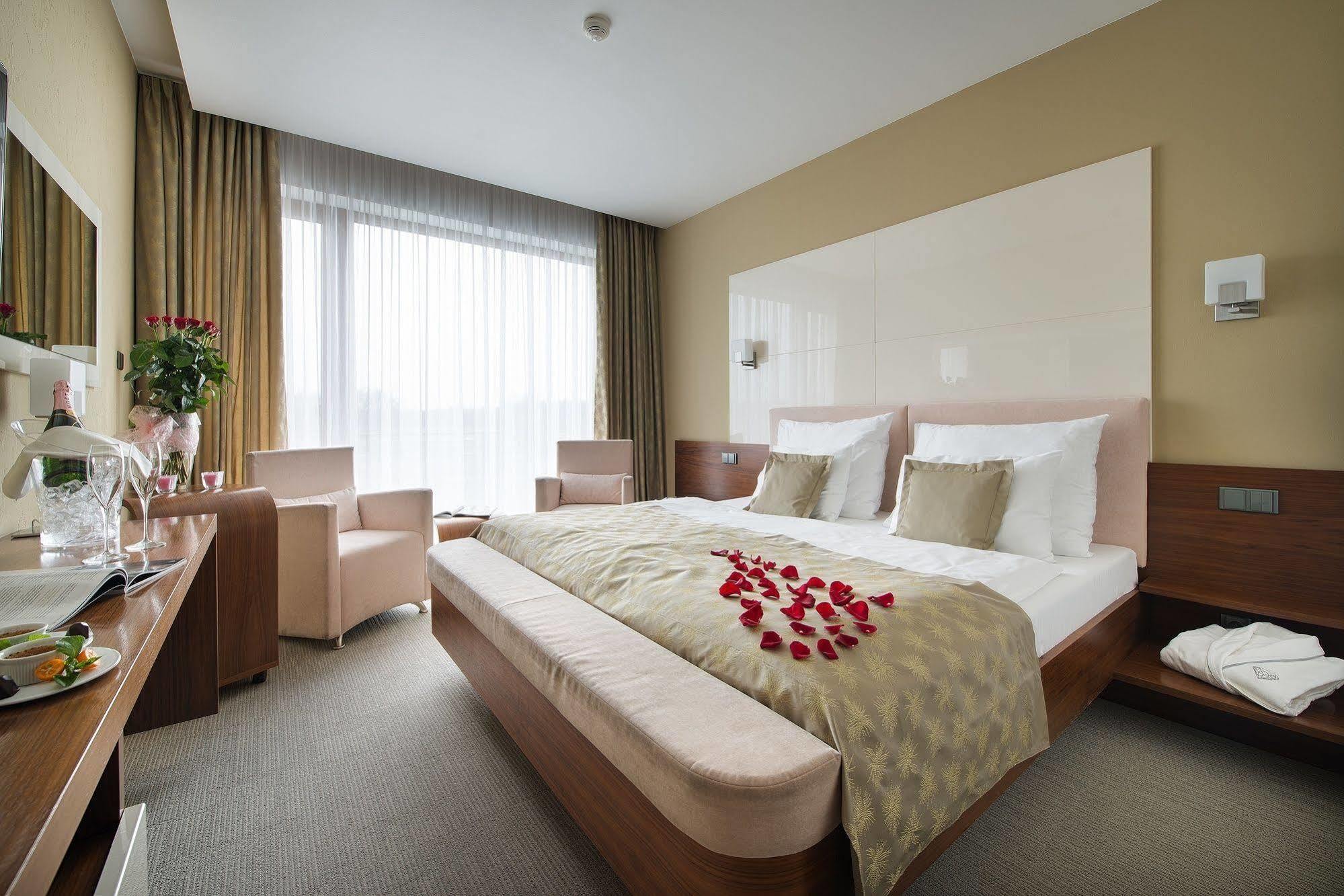 Wellness Hotel Diamant Глубока-над-Влтавой Экстерьер фото
